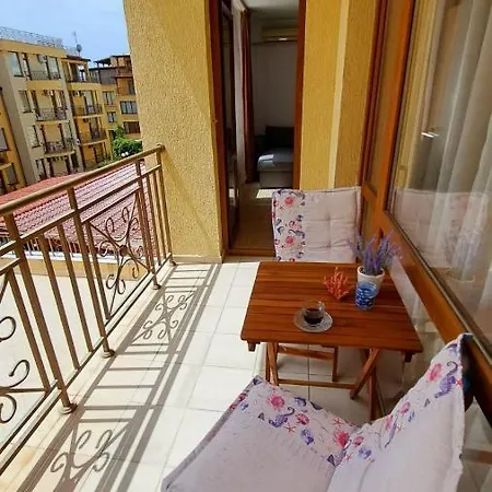 Апартамент Корал Apartamento
